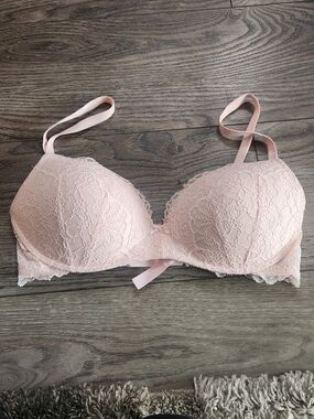 Victoria's Secret Light Pink Lace Demi  Wireless Bra 34D Like New